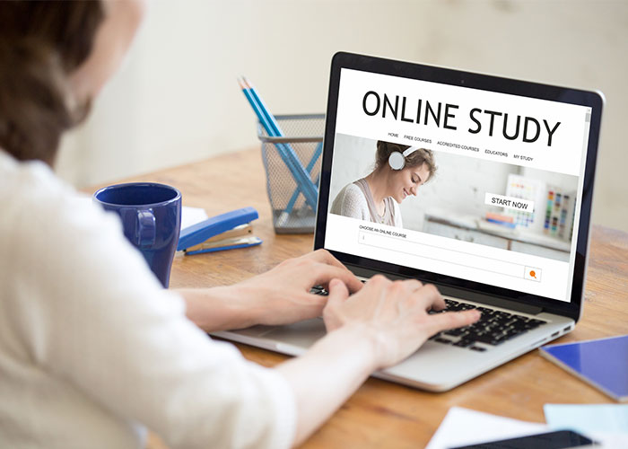 آموزش آنلاین در روسیه - بهترین دوره‌های آنلاین دانشگاه‌های روسیه